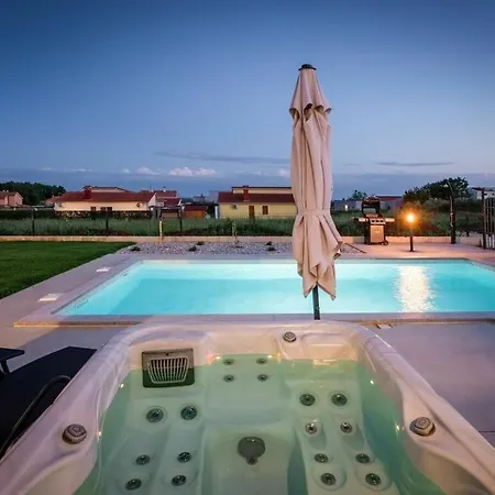 Jasminka With Pool And Jacuzzi *