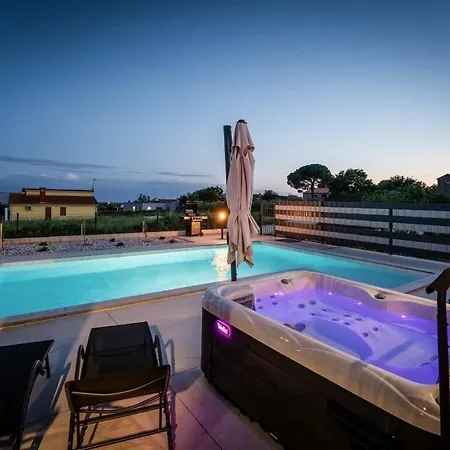 Jasminka With Pool And Jacuzzi *